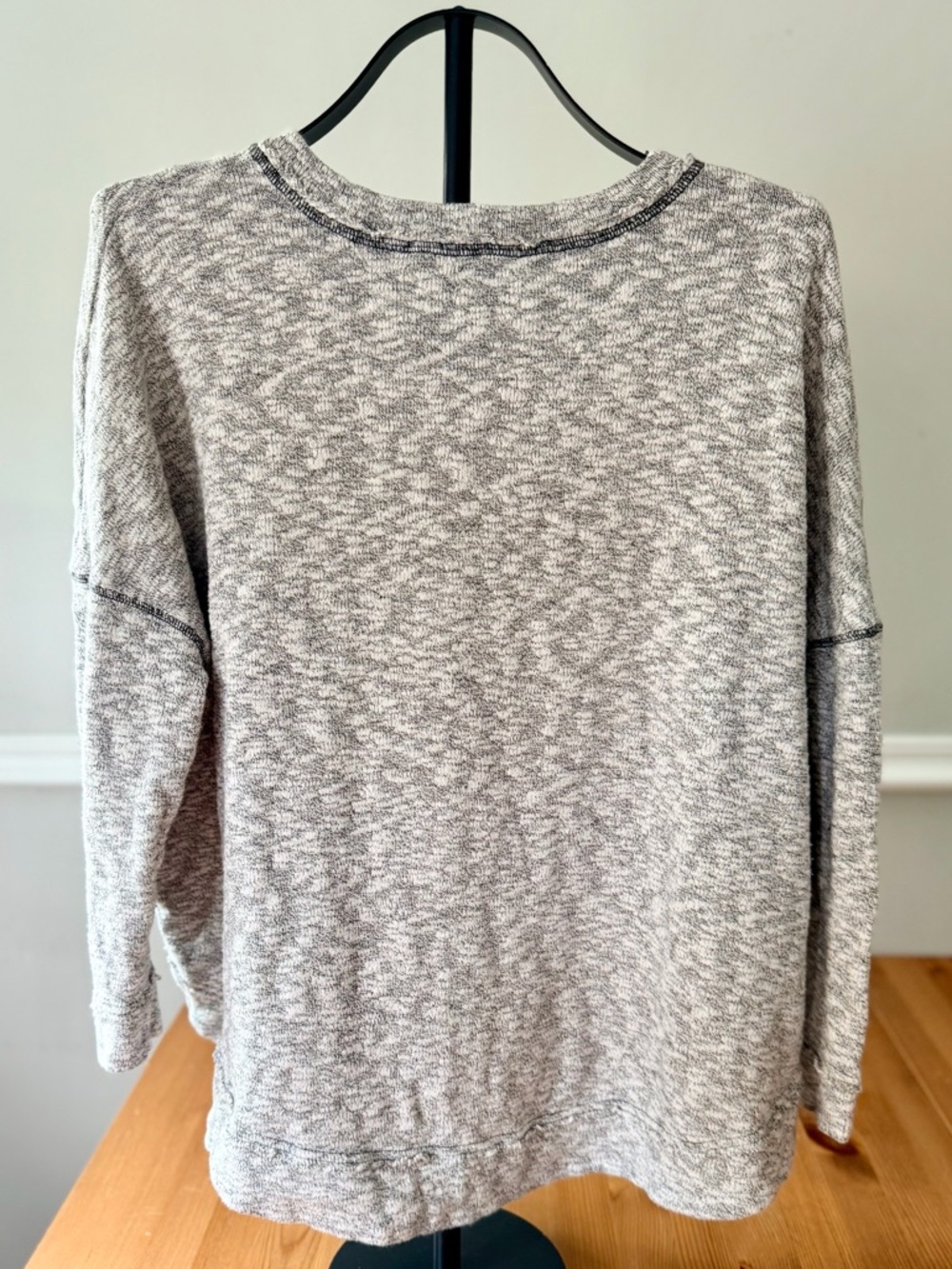 Free People FP Beach Cozy Knit Henley Top XS Gray Marled Oversized Raw Hem - Picture 2 of 7